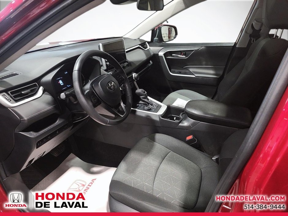 Toyota RAV4 Hybrid XLE 2023-8