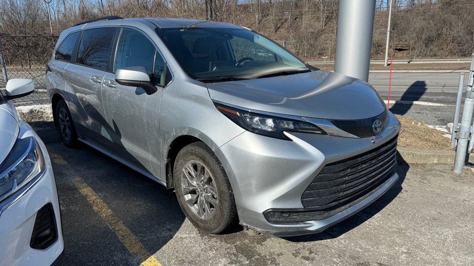 Toyota Sienna LE 2024-4