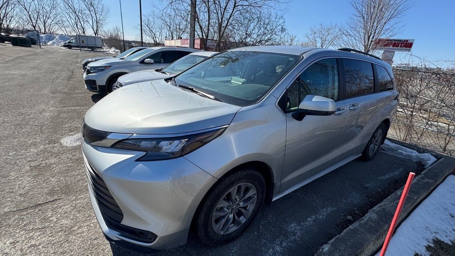 Toyota Sienna LE 2024-0