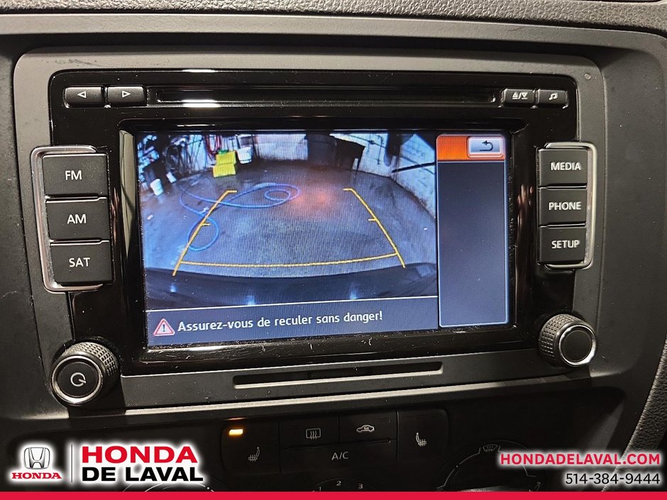 Volkswagen Jetta Sedan  2015-12