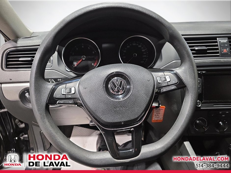 Volkswagen Jetta Sedan  2015-9