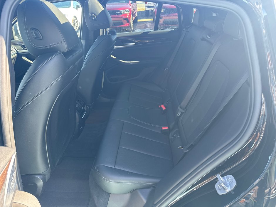 2025 BMW X4 xDrive30i