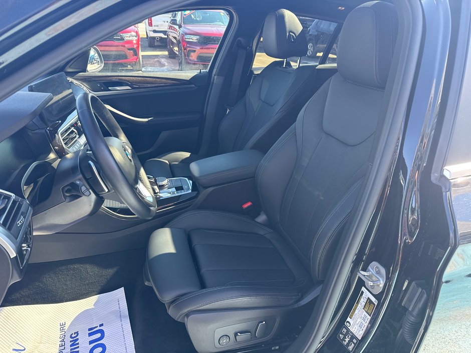 2025 BMW X4 xDrive30i