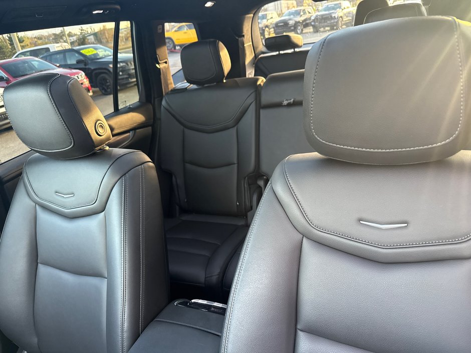 2023 Cadillac XT6 AWD Luxury Seven passenger and beautiful SUV