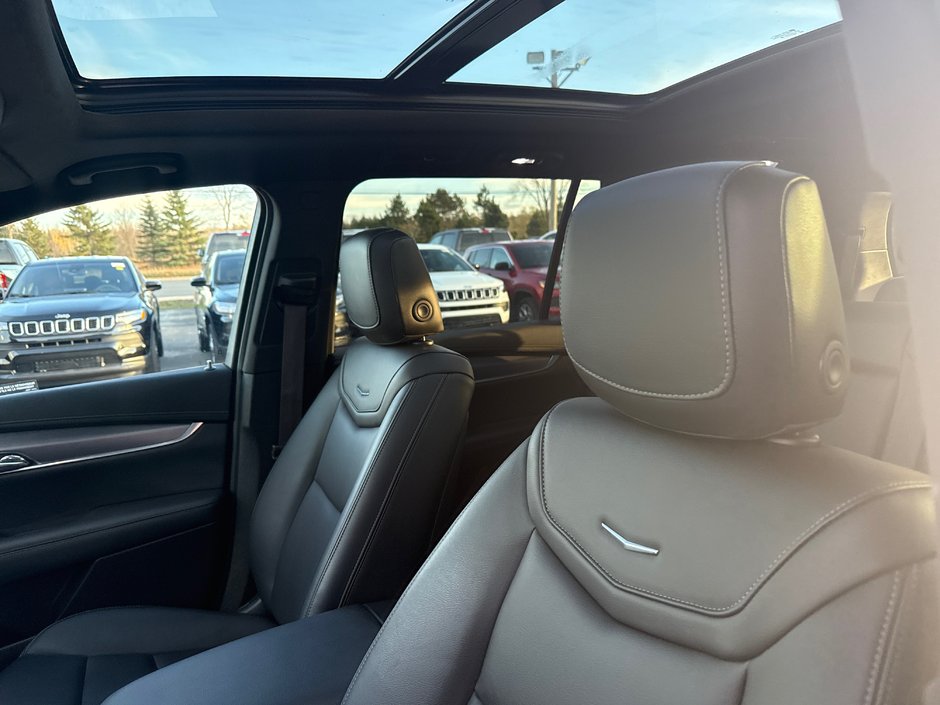 2023 Cadillac XT6 AWD Luxury Seven passenger and beautiful SUV