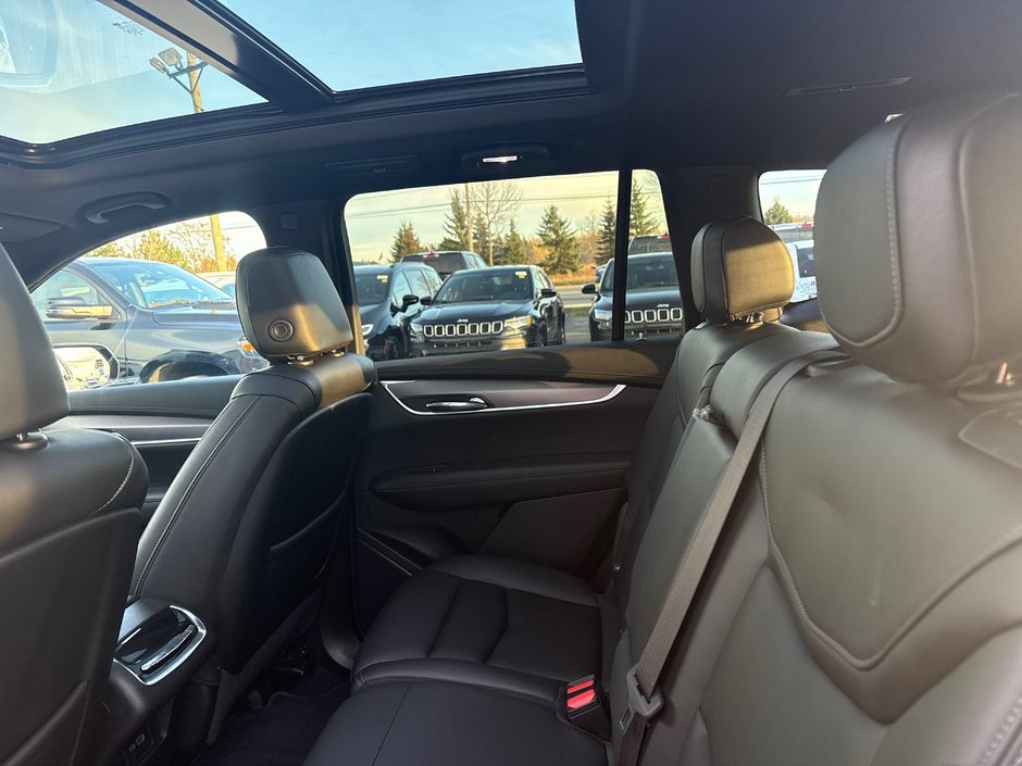 2023 Cadillac XT6 AWD Luxury Seven passenger and beautiful SUV