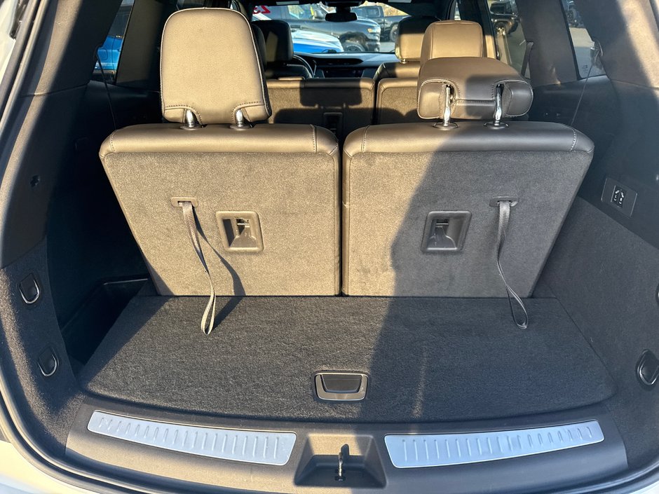 2023 Cadillac XT6 AWD Luxury Seven passenger and beautiful SUV