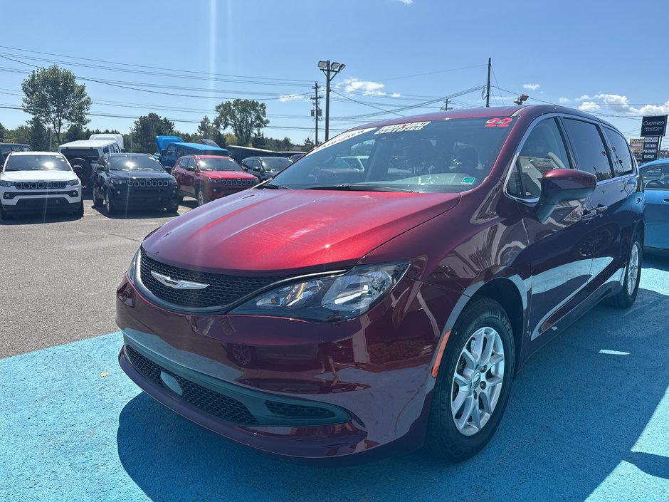 2022 Chrysler Grand Caravan SXT PLUS Loaded navigation, power doors, heated seat, heated wheel, command start,