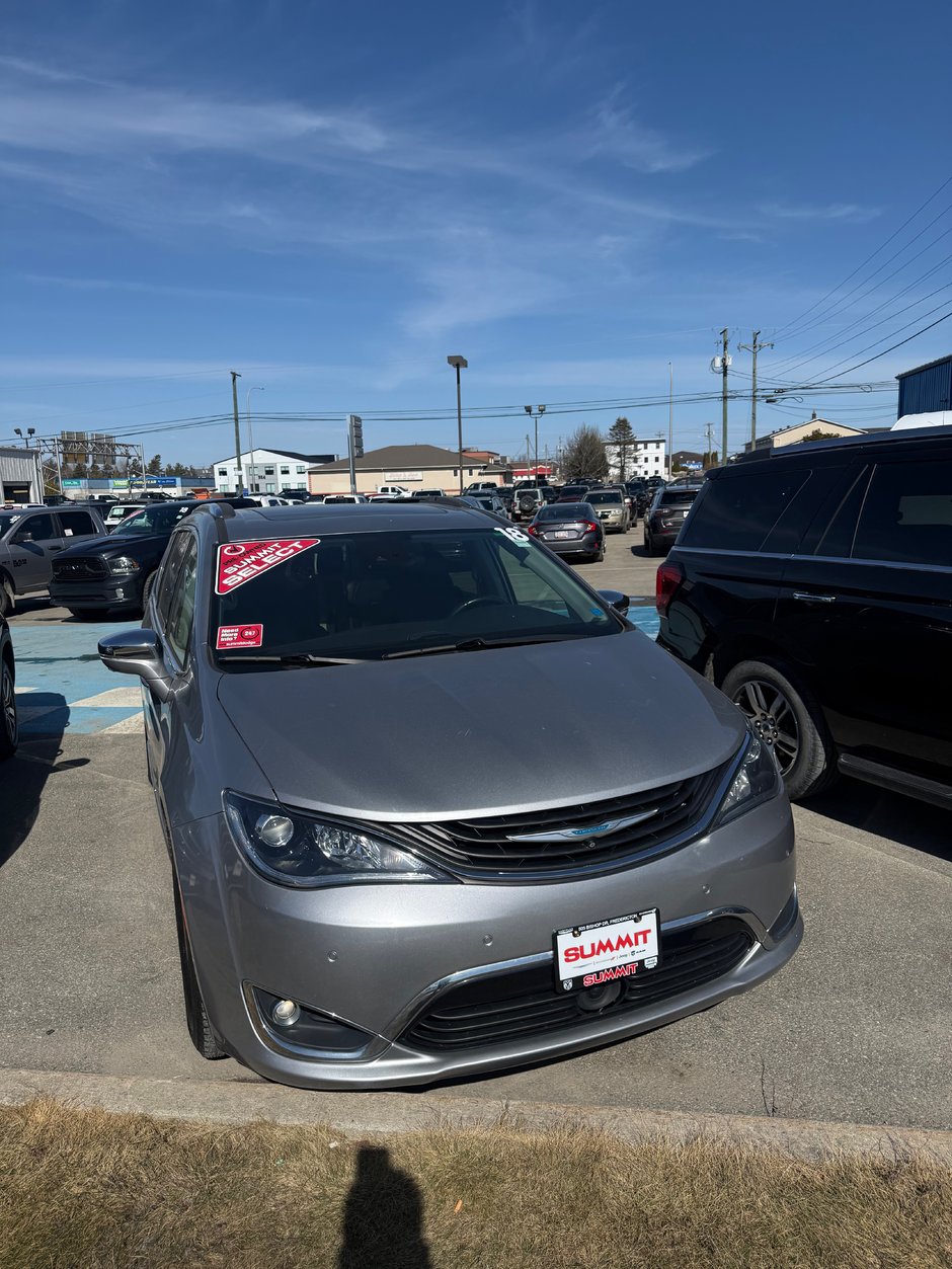 2018 Chrysler PACIFICA HYBRID LIMITED NEW 2-YEAR INSPECTION! PLUG IN HYBRID