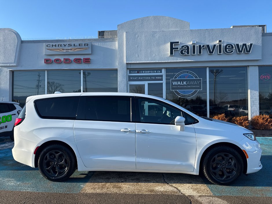 2022 Chrysler Pacifica Hybrid Touring L