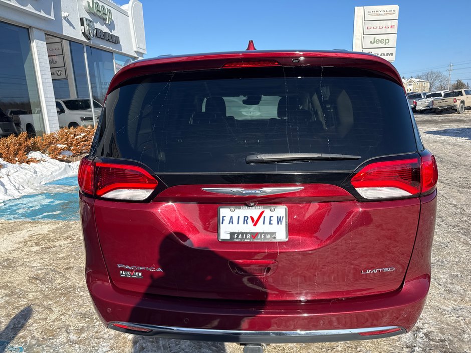 2017 Chrysler Pacifica Limited Entertainment group advance, safety, sunroof