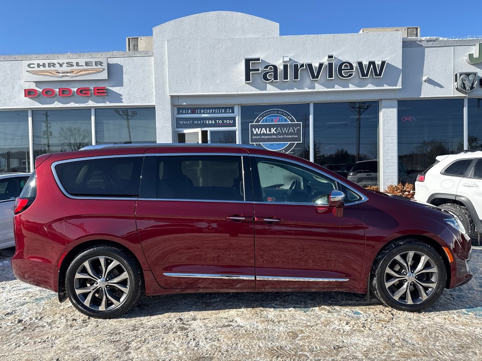 2017 Chrysler Pacifica Limited Entertainment group advance, safety, sunroof