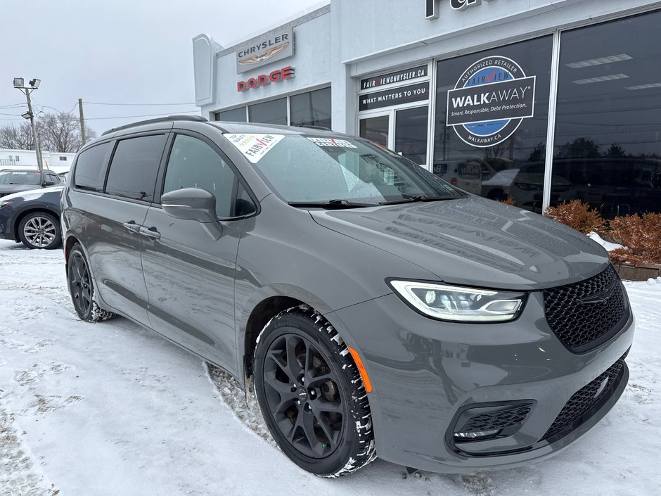 2021 Chrysler Pacifica Touring-L Plus with entertainment group Fully loaded  with entertainment package, leather seats, event, safety group navigation, etc.