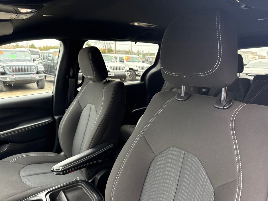 2022 Chrysler Pacifica Touring S AWD