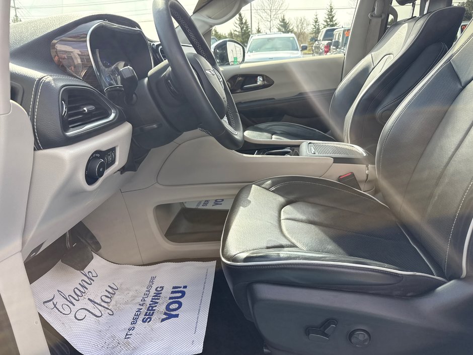 2022 Chrysler Pacifica Limited Sun and sound group advanced, safety group, leather, cool seats navigation power rear seats