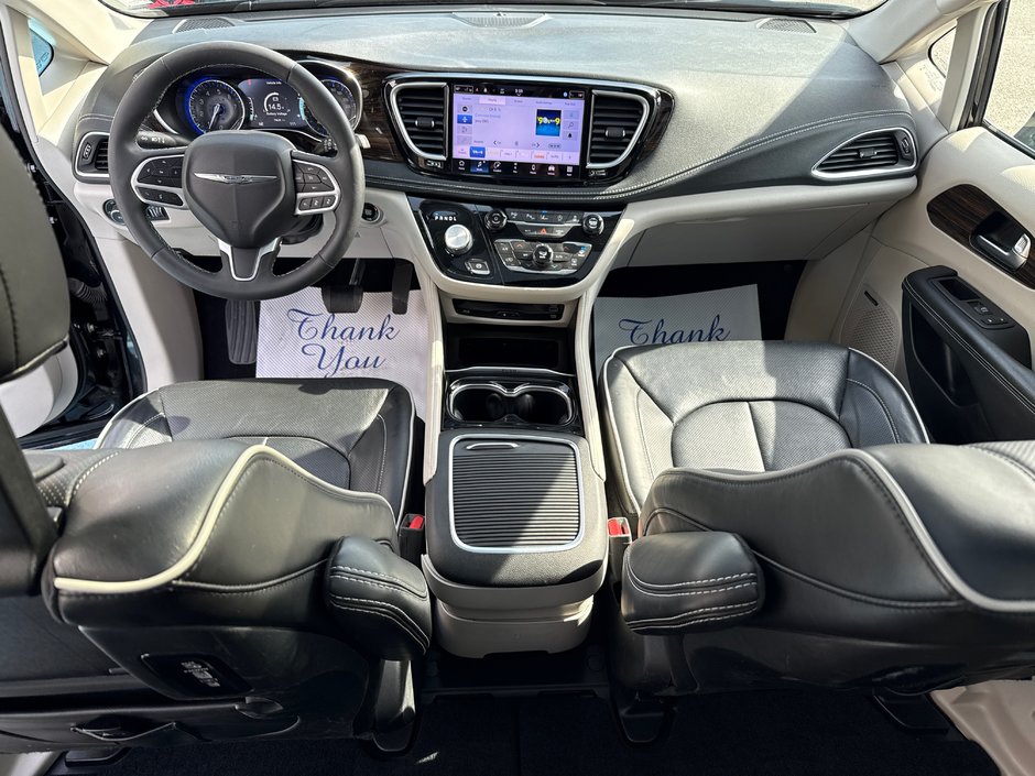 2022 Chrysler Pacifica Limited Sun and sound group advanced, safety group, leather, cool seats navigation power rear seats