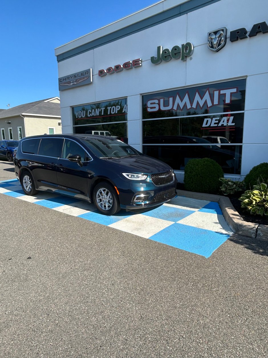 2024 Chrysler Pacifica TOURING