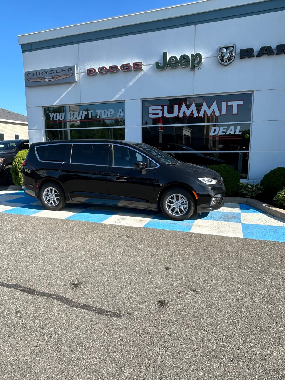 2024 Chrysler Pacifica TOURING