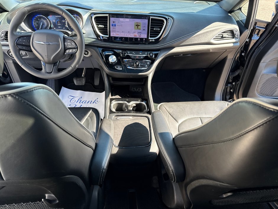 2025 Chrysler Pacifica Limited Sun and sound package power everything