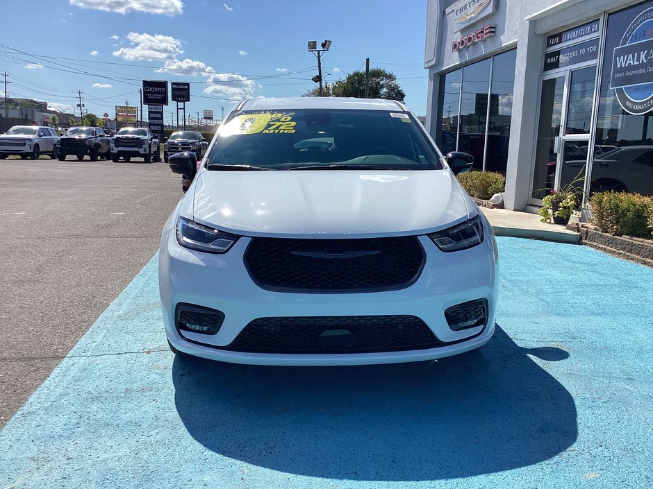 Chrysler Pacifica SELECT 2026