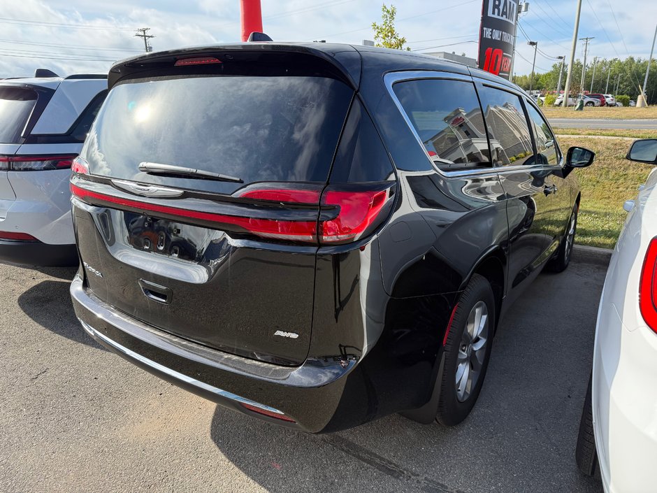 2026 Chrysler Pacifica SELECT AWD