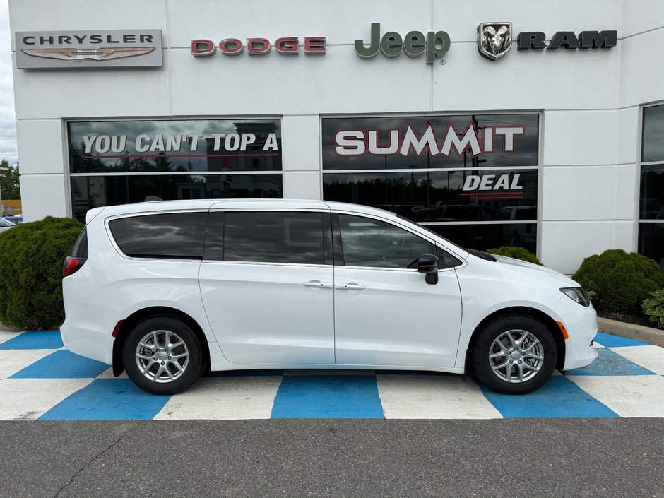 2026 Chrysler Pacifica SELECT AWD