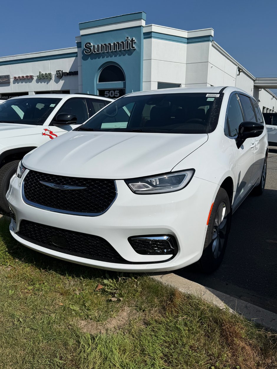 Chrysler PACIFICA SELECT AWD 2026