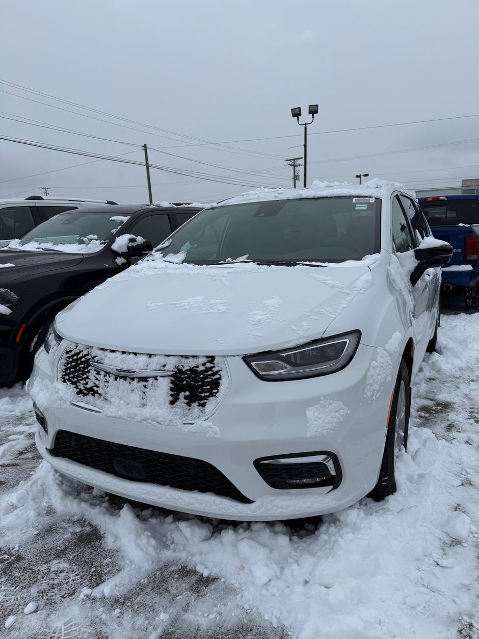 2026 Chrysler Pacifica SELECT AWD