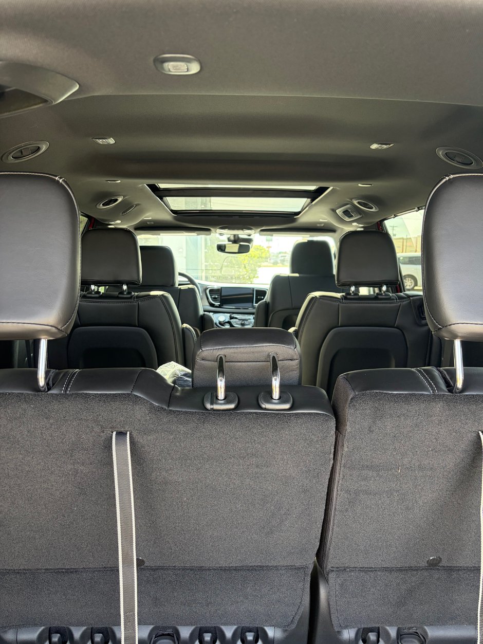 2027 Chrysler Pacifica SELECT