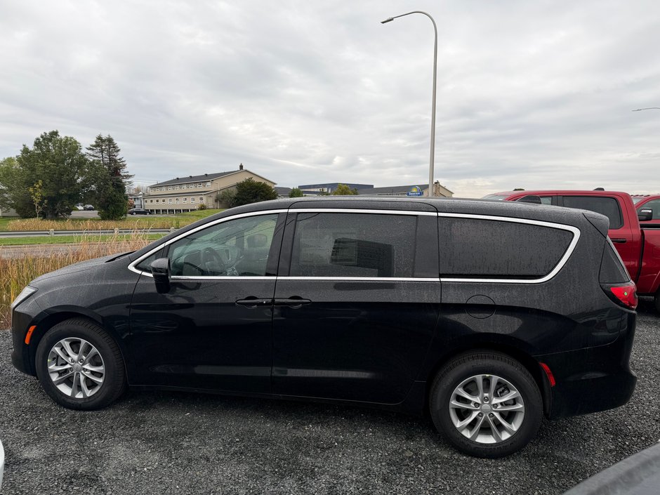 2027 Chrysler Pacifica SELECT AWD