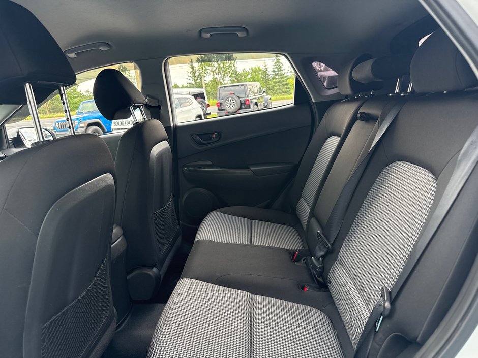 2020 Hyundai Kona Preferred AWD Heated seat heater wheel, Apple CarPlay, etc.
