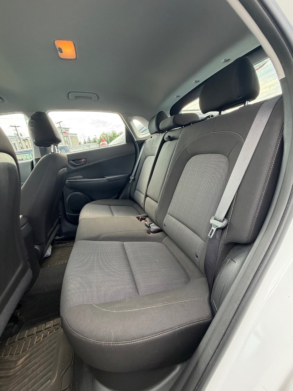 2022 Hyundai KONA ESSENTIAL AWD!
