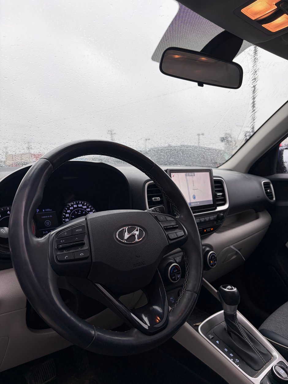 2021 Hyundai VENUE ULTIMATE ULTIMATE TRIM!