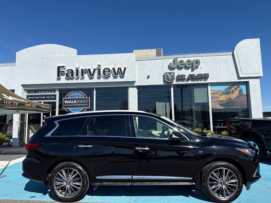 2019 Infiniti QX60 PURE Double sunroof, seven passenger, theatre system, upgraded leather seating, amazing condition