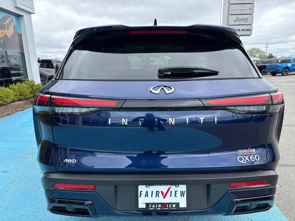 2023 Infiniti QX60 LUXE Upgraded interior panoramic roof seven passenger luxury vehicle