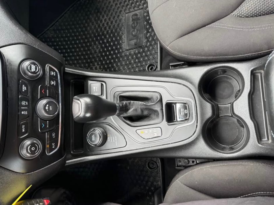 2021 Jeep Cherokee SPORT