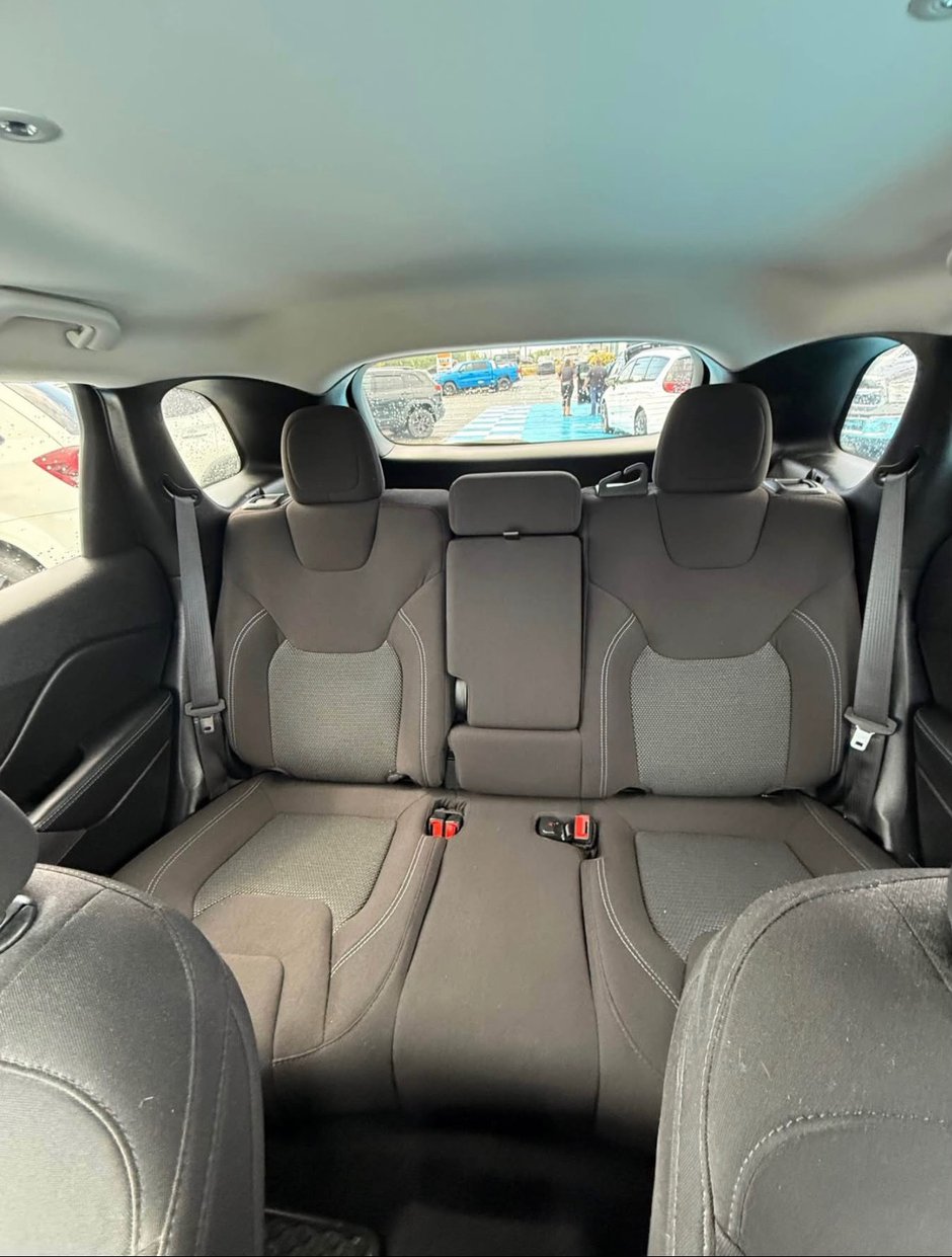2021 Jeep Cherokee SPORT