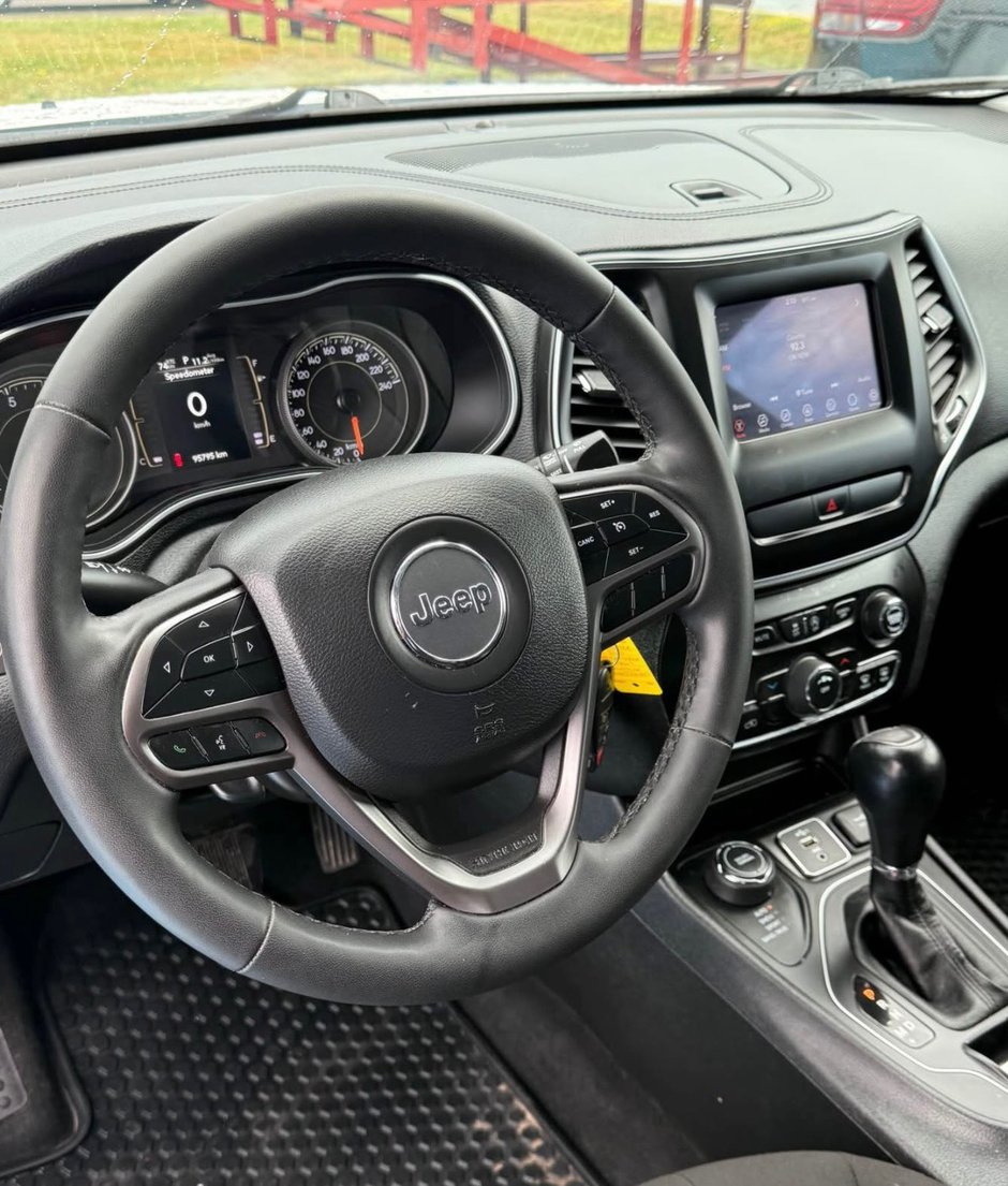 2021 Jeep Cherokee SPORT