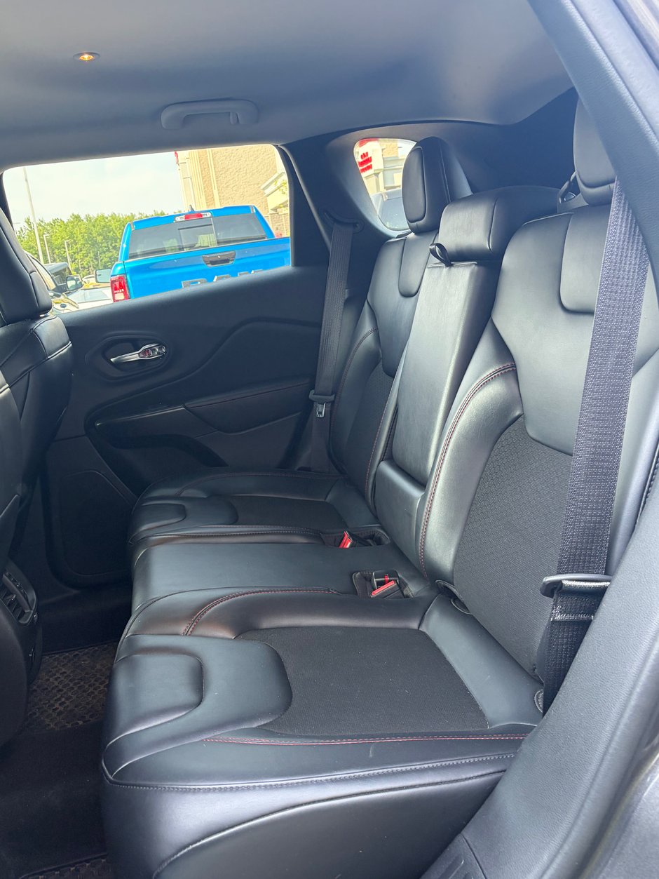 2021 Jeep CHEROKEE TRAILHAWK