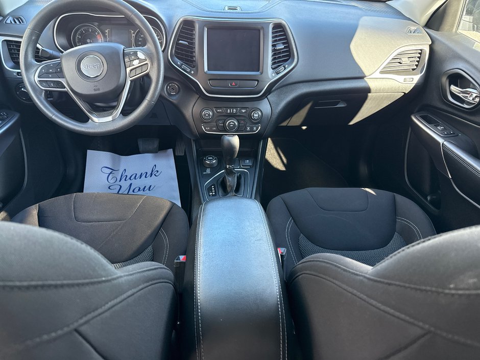 2022 Jeep Cherokee Sport Upgraded tire and rim package , heated seat and wheel