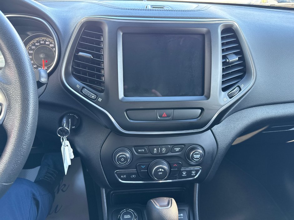 2022 Jeep Cherokee Sport Upgraded tire and rim package , heated seat and wheel