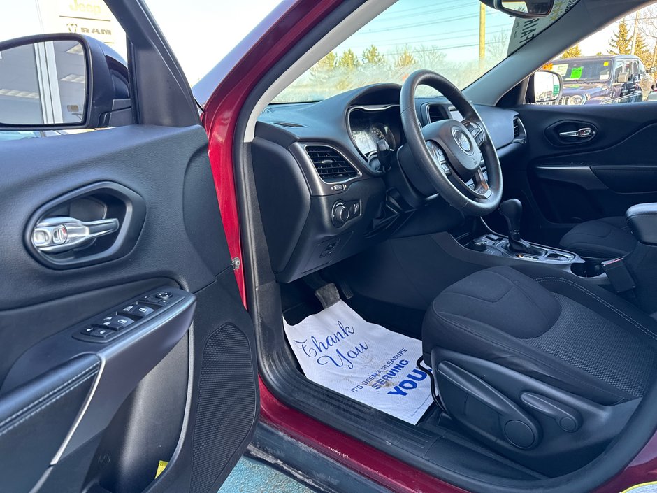 2022 Jeep Cherokee Sport