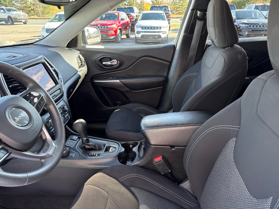 2022 Jeep Cherokee Sport Upgraded tire and rim package , heated seat and wheel