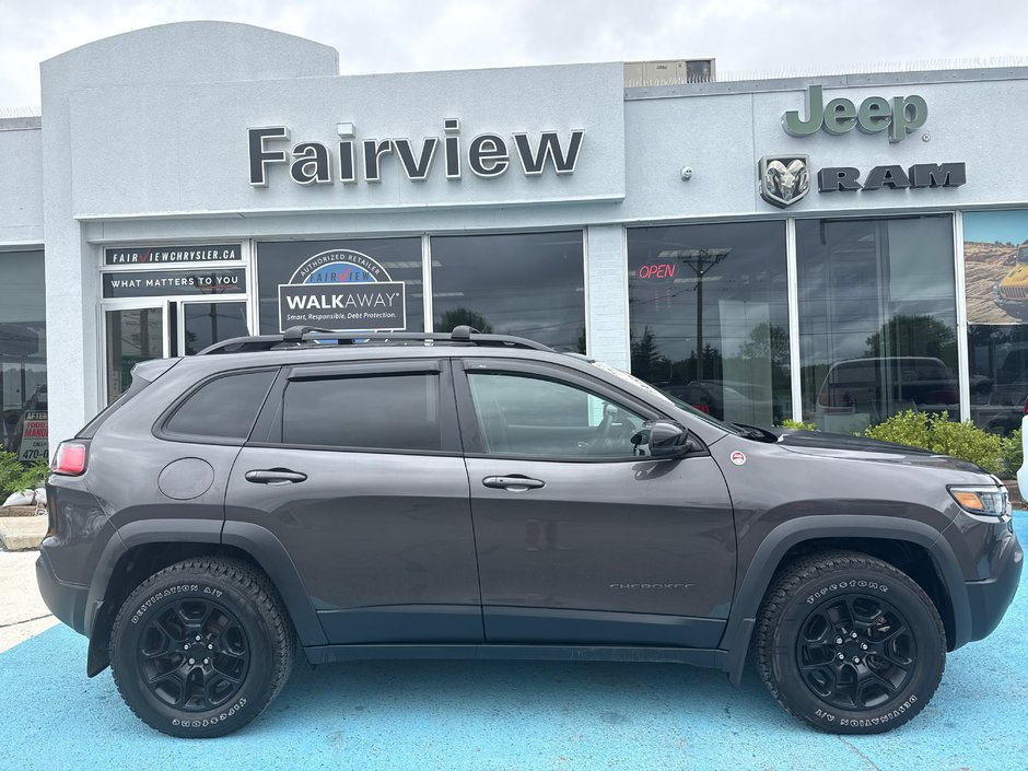 2022 Jeep Cherokee Trailhawk Elite Advanced safety, NAV, panoramic roof, leather, heated, and cooled seats