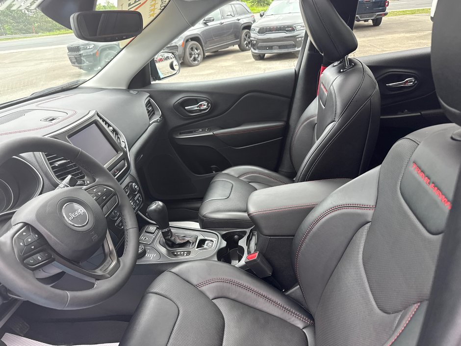 2022 Jeep Cherokee Trailhawk Elite Advanced safety, NAV, panoramic roof, leather, heated, and cooled seats