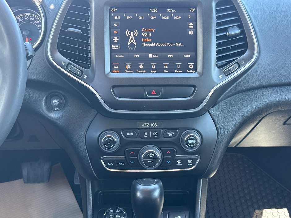 2022 Jeep Cherokee Trailhawk V6 immaculate condition