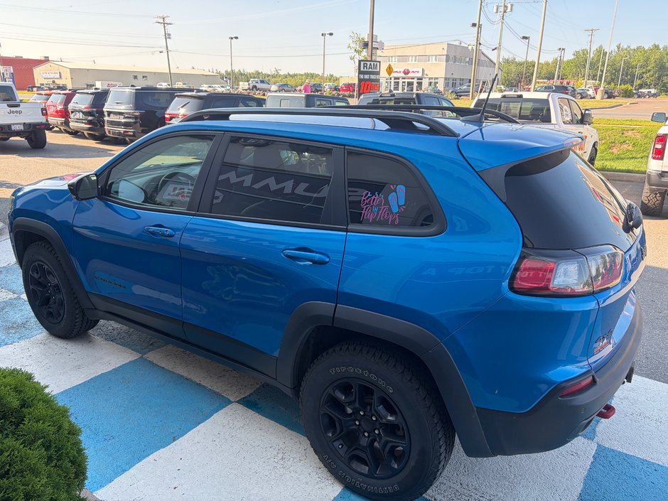 2022 Jeep CHEROKEE TRAILHAWK