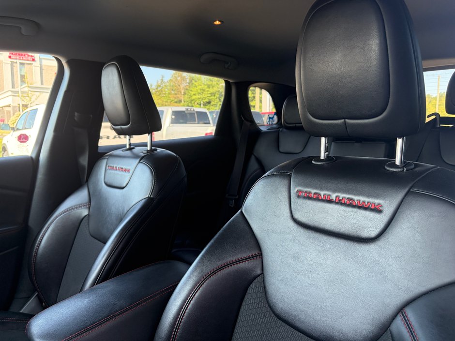 2022 Jeep CHEROKEE TRAILHAWK