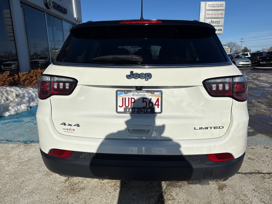 2018 Jeep Compass Limited Loaded with panoramic roof excellent condition