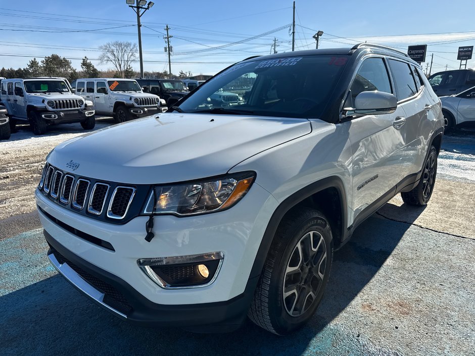 2018 Jeep Compass Limited Loaded with panoramic roof excellent condition